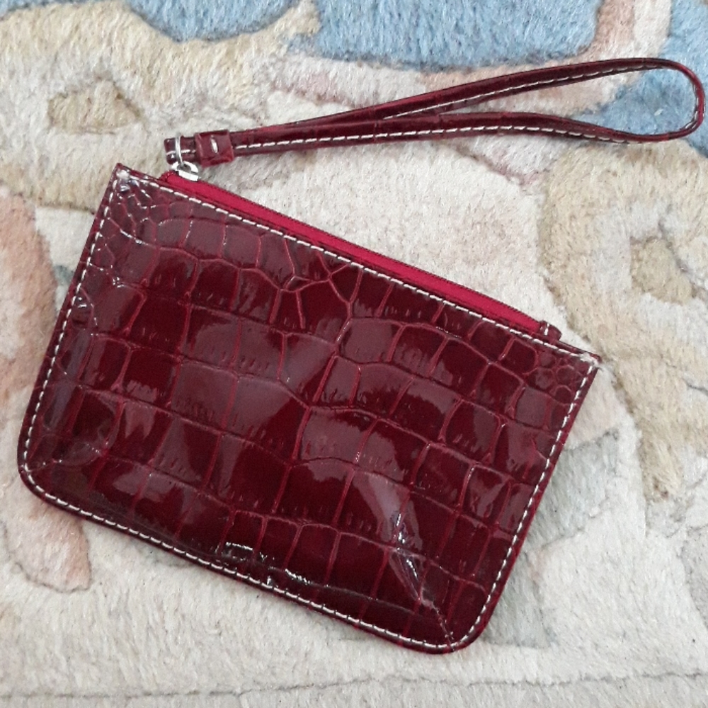 *Host Pick*Gorgeous burgundy wristlet - Picture 8 of 8
